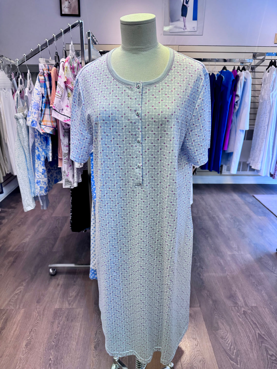 Linclalor sleeved nightgown